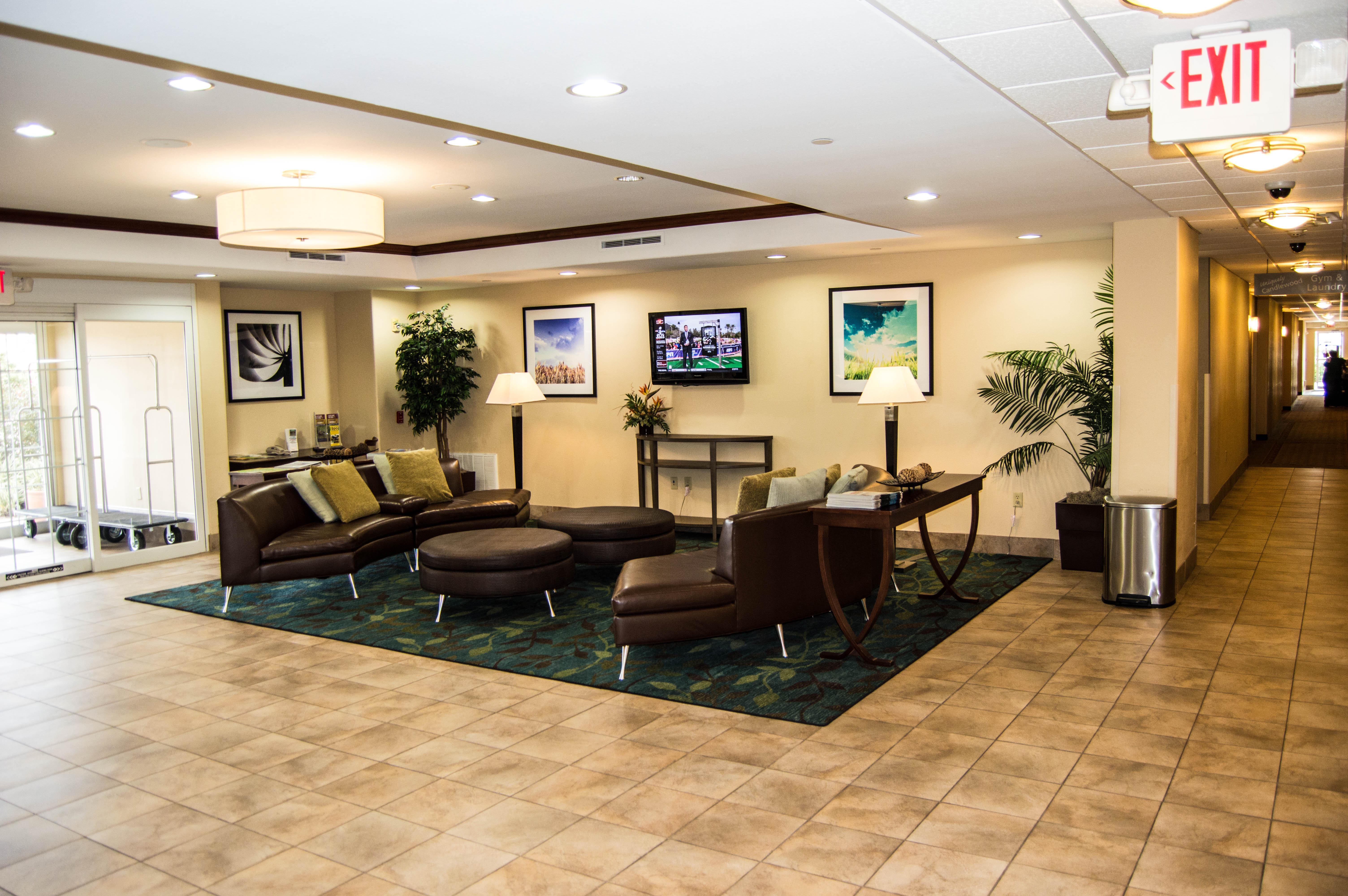 Candlewood Victoria By Ihg Zewnętrze zdjęcie