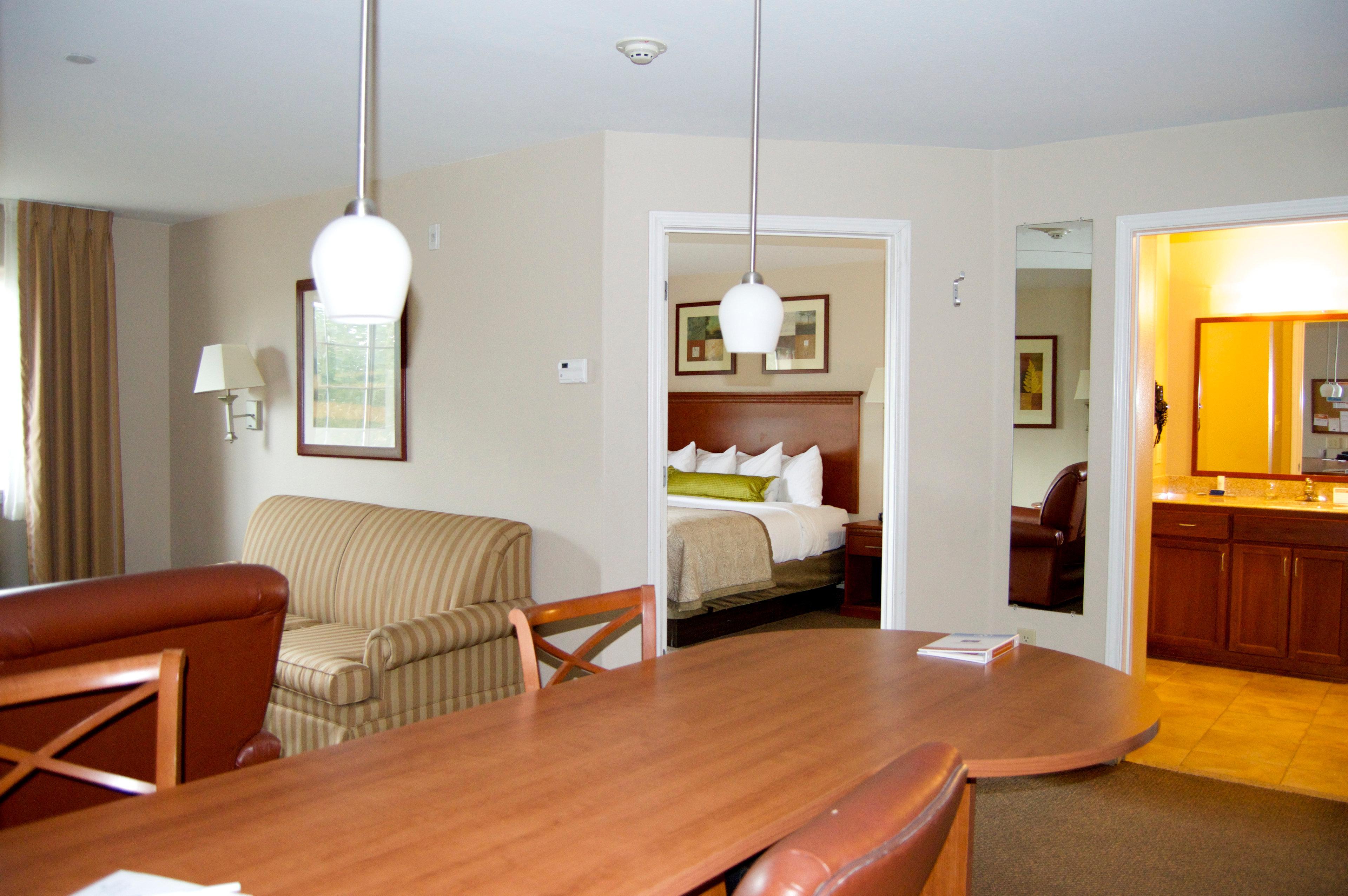 Candlewood Victoria By Ihg Zewnętrze zdjęcie