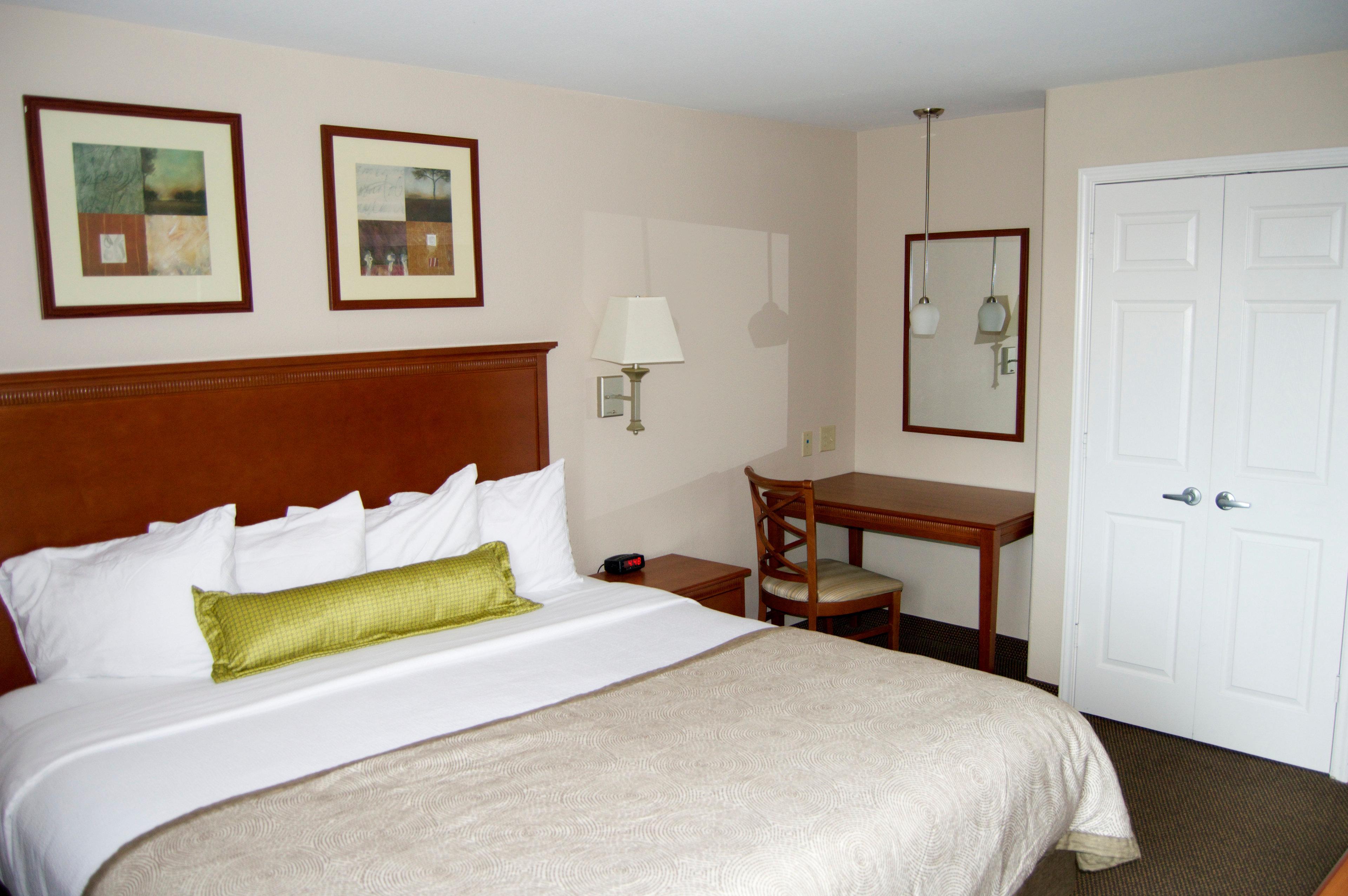 Candlewood Victoria By Ihg Zewnętrze zdjęcie