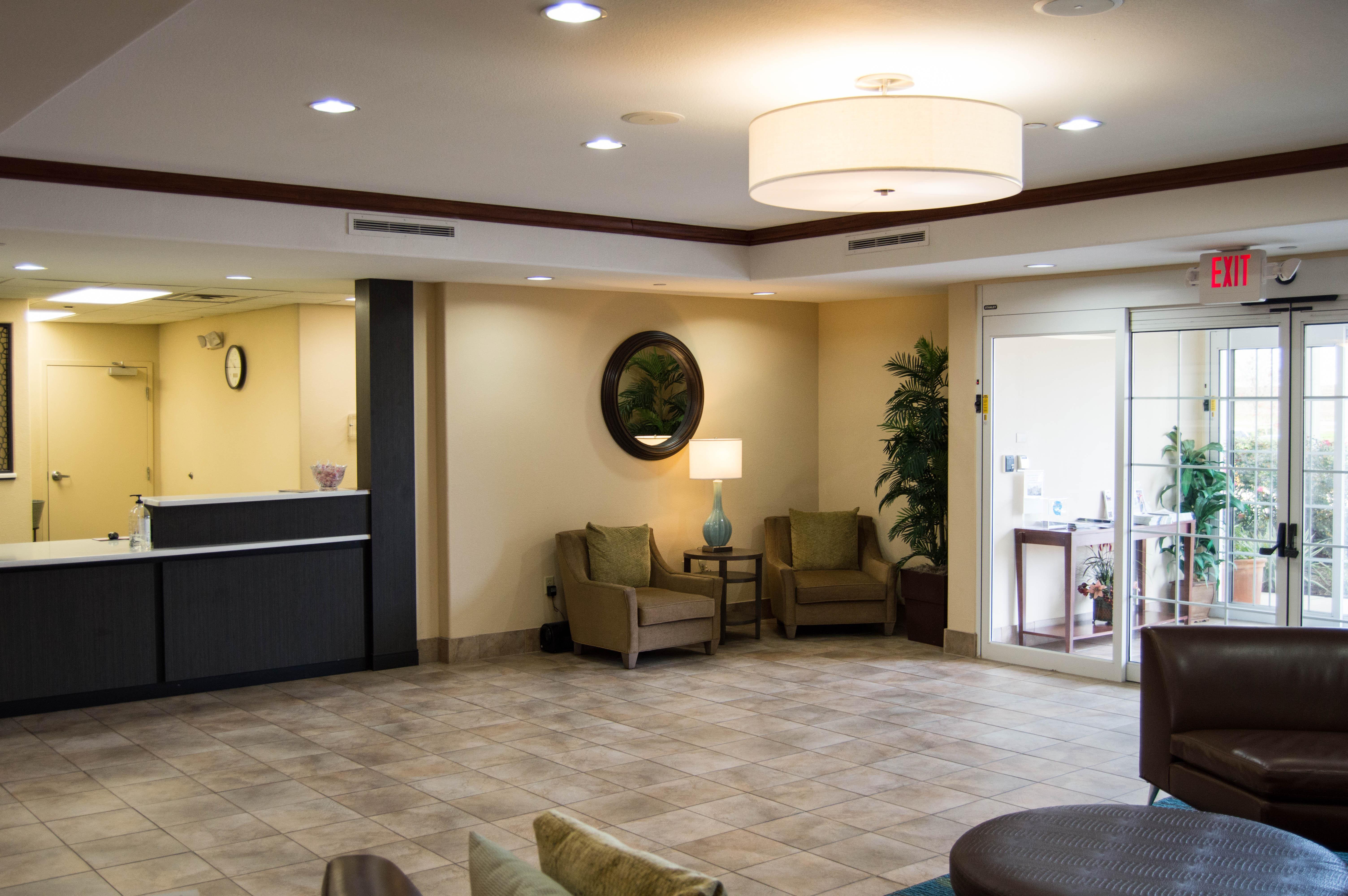 Candlewood Victoria By Ihg Zewnętrze zdjęcie